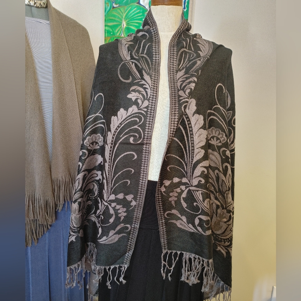 Reversible Black and Gray Floral Shawl